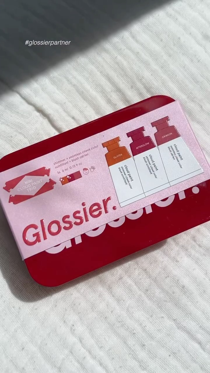 dream holiday gift kits from @glossier ⋆꙳·❅*‧💌☃️ early access to shop via Sephora app ! #glossierpartner