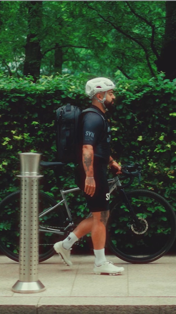 The bag that does it all.
Whether it’s the morning commute, getting stuck into your go-to sport, or catching up with friends: the Hybrid 30L takes you places.
#DoMore
