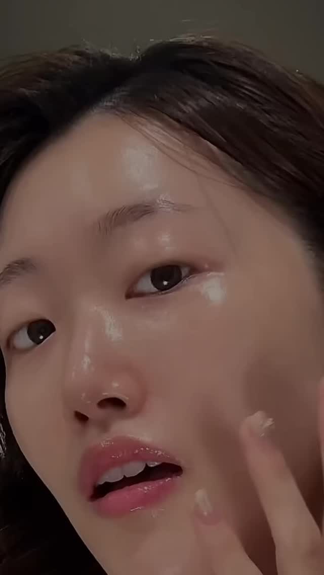 Stop forcing down chalky collagen drinks that do nothing. Our Broth Collagen actually works — warm, savory, and packed with patented peptides your body can absorb.
Each sip supports gut health, skin elasticity, and deep hydration — like beauty broth for your soul. Most collagen powders never make it past your digestive system — their molecules are simply too large for your body to absorb. For collagen to actually work, it must be hydrolyzed into ultra-small peptides (ideally around 4,000 Daltons or less). Anything bigger? Your body can’t fully break it down, meaning you’re just drinking expensive protein.

That’s where Crushed Tonic stands apart.
We use premium, patented, clean collagen sourced from 100% fish and broken down into 4,000 Dalton peptides — the clinically proven size your skin can absorb. Each scoop delivers visible results: boosted hydration, improved elasticity, and restored radiance — without fillers, preservatives, or anything artificial.

Every batch is third-party tested for purity, dissolvability, and absorption, and is certified Halal and Kosher. Our marine collagen is fully traceable down to the exact fish it came from — so you know precisely what’s going into your body.