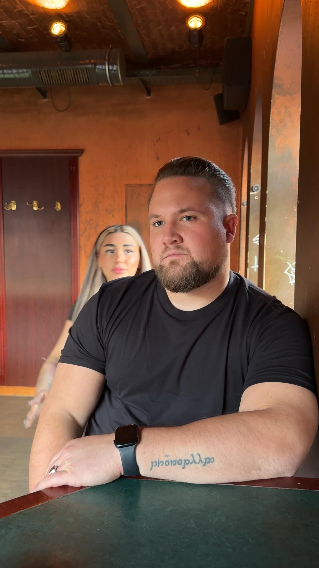 Dieses T-Shirt ist wie ein Push-Up-BH für Männer!