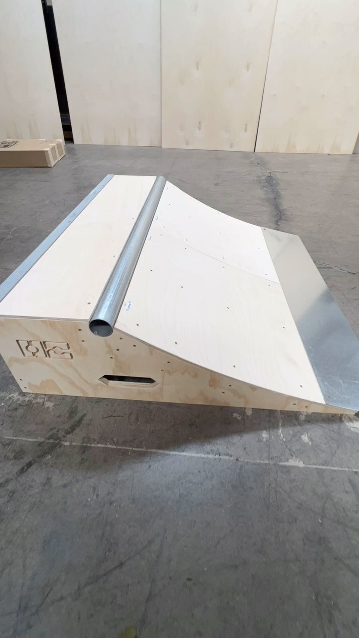 3 in 1 quarter pipe designed by @greglutzka ‼️✅

🎥 @drsalsaverde 

#oc #ramps #skateboardingisfun