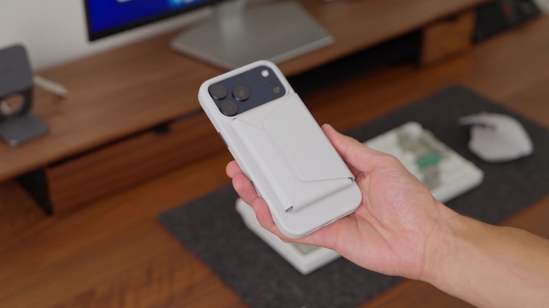 Stop juggling cards! Upgrade your MagSafe carry to 8 cards.