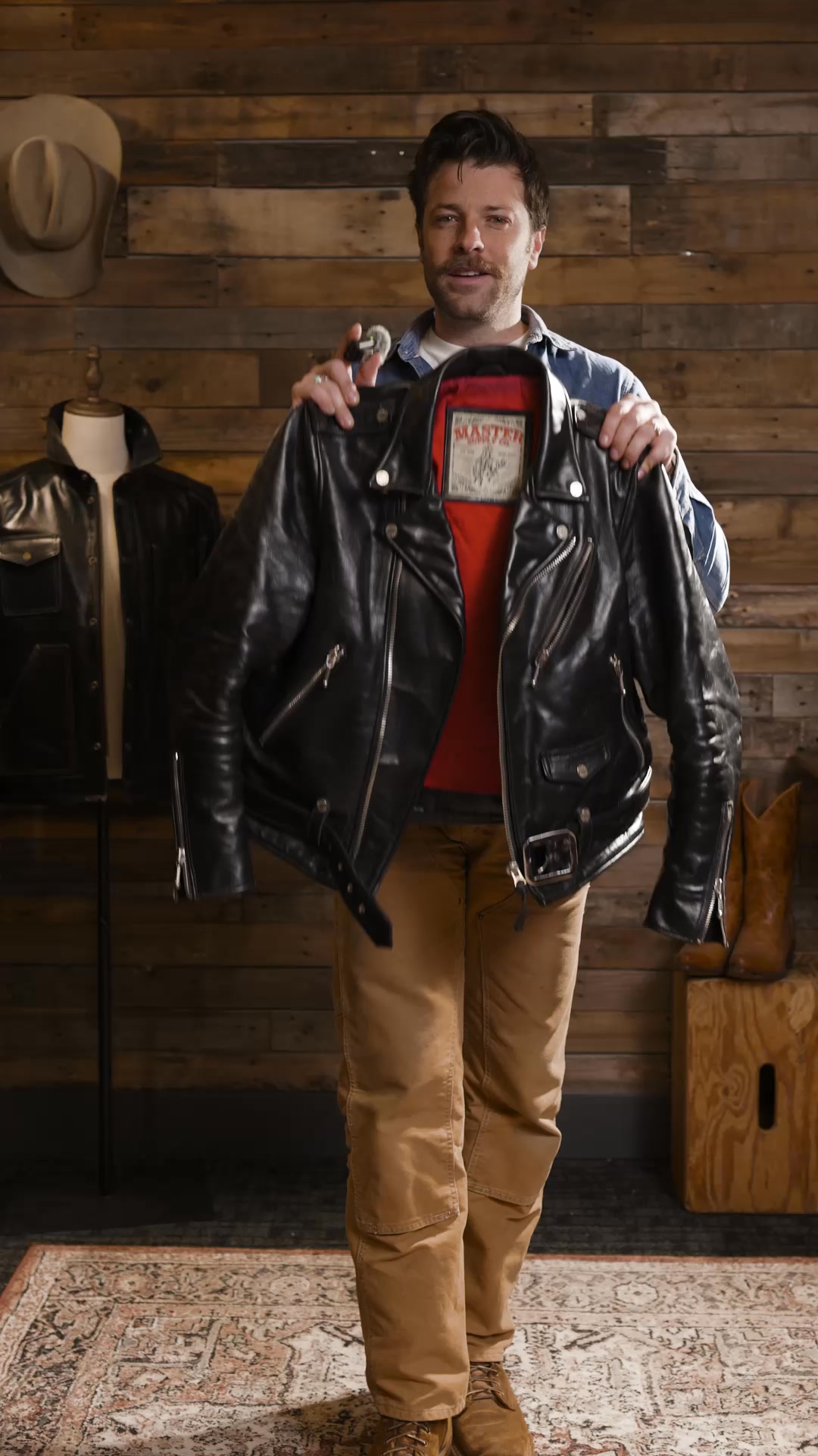 Hardwearing leather. Purpose-built cuts. No shortcuts.