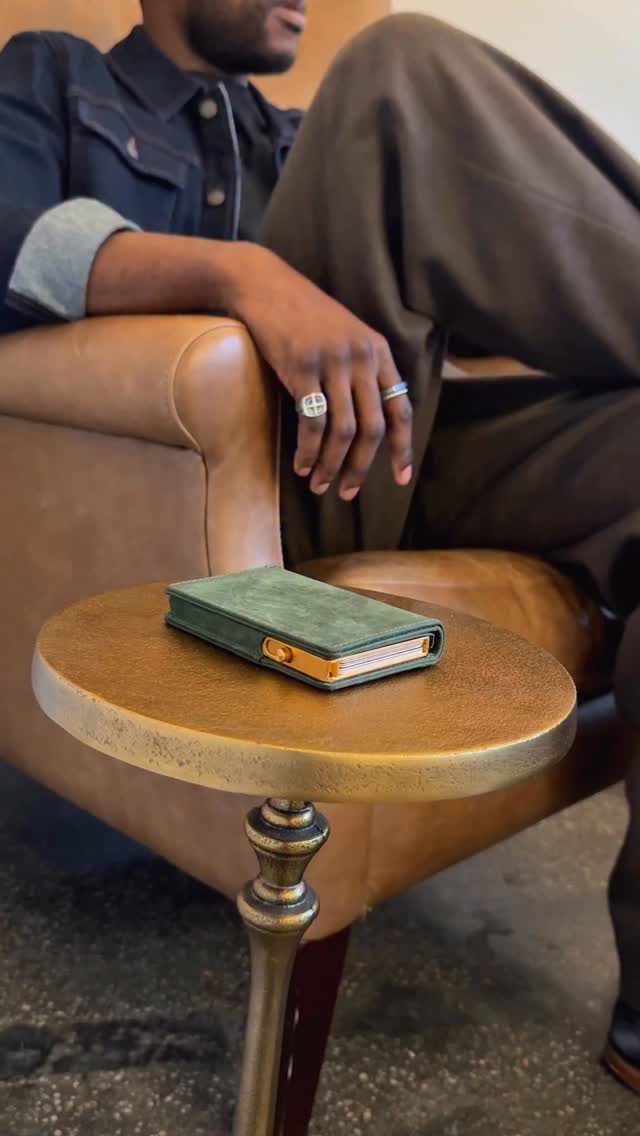 Ad. The sleek and stylish pop-up wallet from @doubleoakessentials is one of the most sophisticated wallets out there. The brushed aluminum cardholders and interchangeable leather sleeves offer classic style and modern functionality for effortless access to my cards and peace of mind. Plenty of color and styles options make it unique to your lifestyle.
