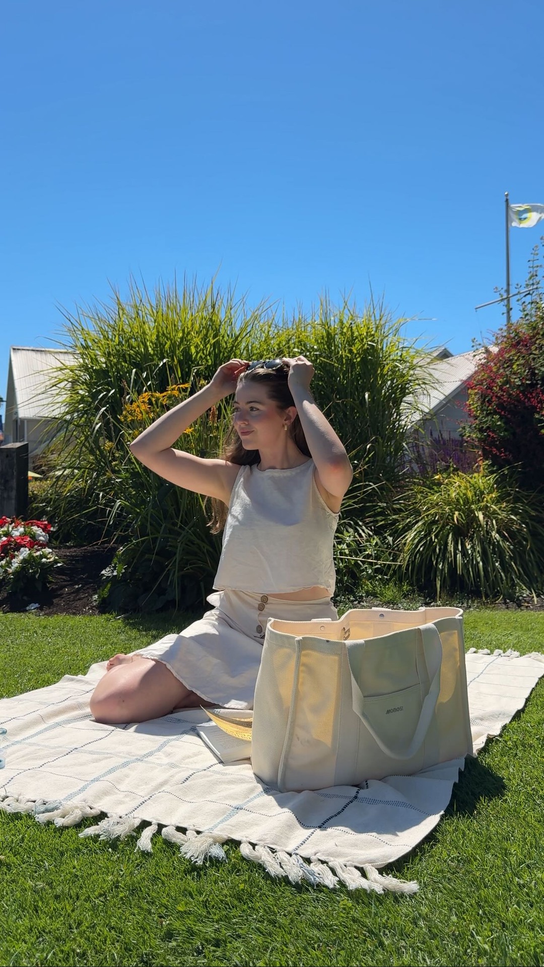 i’ve officially found the perfect summer tote 🌷✨
this is the gesso tote in ecru from @monostravel and she fits everything i need for a picnic in the park, farmer market finds or beach days!
All of the pockets make it so easy to stay organized.
The kind of bag you don’t realize you needed until you have it 🤍
#monos #gessotote #summerdays #beachbag #vancouverstyle #whatsinmybag #mymonos #monostravel #monospartner #ad #picnicinthepark #picnic #summertotebag #summertote