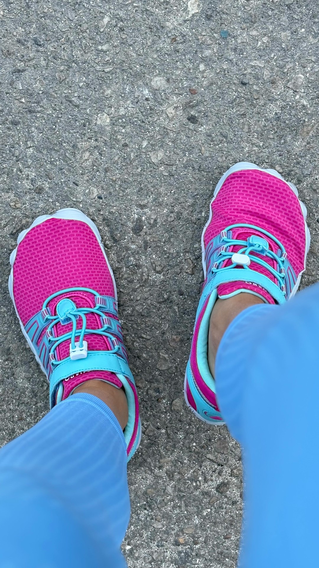 Recién llegadas mis Saguaro nuevas 👣 ligeras, cómodas y listas para entrenar 💪

Podéis encontrarlas en: https://es.saguaro.com/?ref=paulaccfitness
Modelo : Vigor II - Zapatos Barefoot Rosa
⚠️ -10% descuento: PAULACCFITNESS 

@saguaroshoes_es 
#saguaroShoes #SaguaroBarefootShoes #bareboot #calzadominimalista #fitness