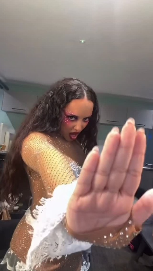 I’m begging you to ✨STOP✨