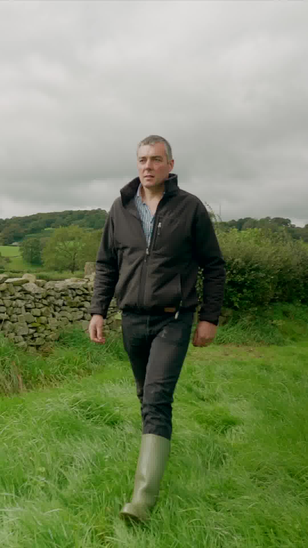 Our number #1 supplier? Mother Nature! 
We source our creamy organic whole milk from local family farms here in the UK.
Going from farm to formula within 24hrs!
Keeping things simple, keeping it in the family. 
IMPORTANT NOTICE: Breastfeeding is best. Follow-on milk is only suitable for babies aged 6-12 months as part of a mixed diet. Please speak to your healthcare professional for advice before use.