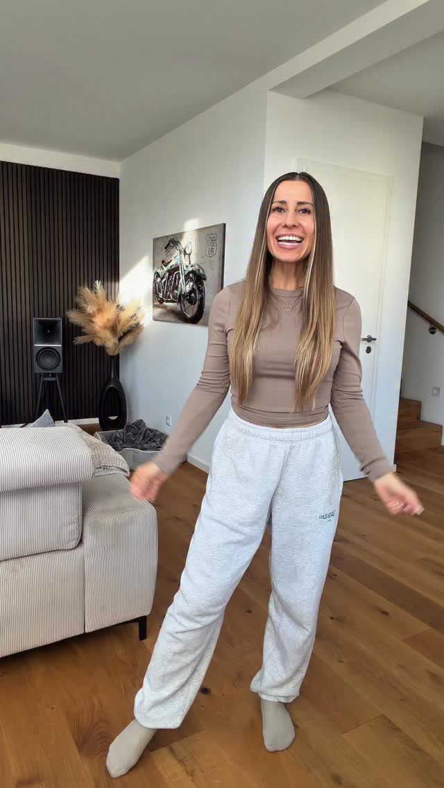 Anzeige| MORE BLACK WEEK X-MAS EDITION 🎅🏼🎄
Die More Black Week geht in die Verlängerung und es gibt weiterhin bis zu 50 % Rabatt mit Code HARTI.
Ebenso gilt weiterhin: Keine
Versandkosten ab 30 Euro in EURO1 🥳
Ab 09.11.25 um 11 Uhr :
NEUE PRODUKTE
Satisbites Zimtstern Tray | 25,87€ nach Code (34,49€ vor Code)
Iced Coffee Brownie Marshmallow | 22,39€ nach Code (31,99€ vor Code)
Zerup Barista Macadamia | 4,19€ nach Code (6,99€ vor Code)
More Protein Milkshake Style Milchreis Zimt | 24,74€ nach Code (32,99€ vor Code)
RESTOCKS
FIZI Einzeldose (limitiert auf 1 Dose pro
Geschmack):
• Lemon Lime
• Orange
• White Peach
More Protein:
• Milkshake Style Vanilla Speculoos
• Sweet Morezipan
More Clear:
• Lemonade Style Orange kissed Ginger
• Juice Style Baked Apple
Iced Coffee:
• Moretus Dark Cookie Crumble
• Smores x Dark Cookie Crumble
Chunky Flavour:
• White Choc Cinnamon Bun
• Morezipan White Chocolate
• Christmas Tiramisu
• Vanillekipferl
Zerup:
• Plum Cinnamon
• Kinderpunsch
• Winter Cranberry Moreperello
• Apfelpunsch
• Weißer Apfelpunsch
• Cherry
• Birne
• Barista Maple Walnut
• Barista Chocolate
Satisbites Lebkuchen
Milkyccino Apple Pie with Vanilla
Protein Chai Latte Cinnamon Bun
Protein Matcha Latte Chai Latte
More Spices Roasted Onion
More Vegan Protein Hazelnut Nougat
Link in meiner Bio und Story 🫶🏼.
Sichere dir schnell die krassesten Rabatte des Jahres, bevor alles weg ist 🧚🏽🥰.
#moreblackweek #blackweek #rabatte #proteinpulver #chunkyflavour #zuckersparen #kaloriensparen