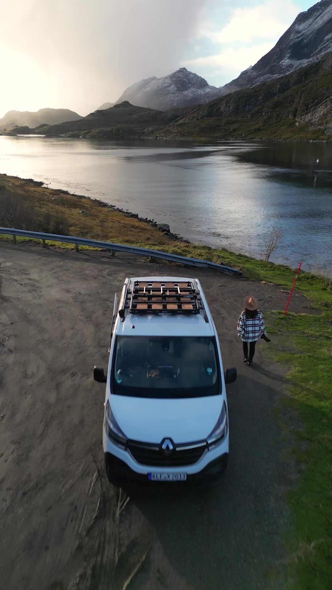 🌿From winding mountain roads to quiet lakeside stops…
Big-screen chill on the tailgate. 🎬
Set up the projector under the trees, press play — and let BLUETTI Elite 100 V2 power the show.
No cords. No noise. Just pure daylight entertainment, wherever you park. ☀️⚡
Adventure moves. Your comfort stays.