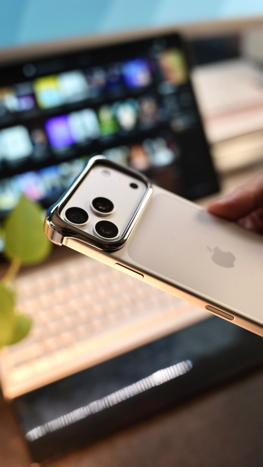 @lalalalisa_m ‘s iPhone case 🤯
🔗 jsetups.com
Minimal & Classy, would you rock this iPhone case? 🤔💭
————————————
#arc #arcpulse #iphone17 #iphonecase #luxury #premium #iphone17promax #minimal #tech #showcase #musthave #minimalism #inspire #inspirstion #design #creator #apple #elegant #classy #style