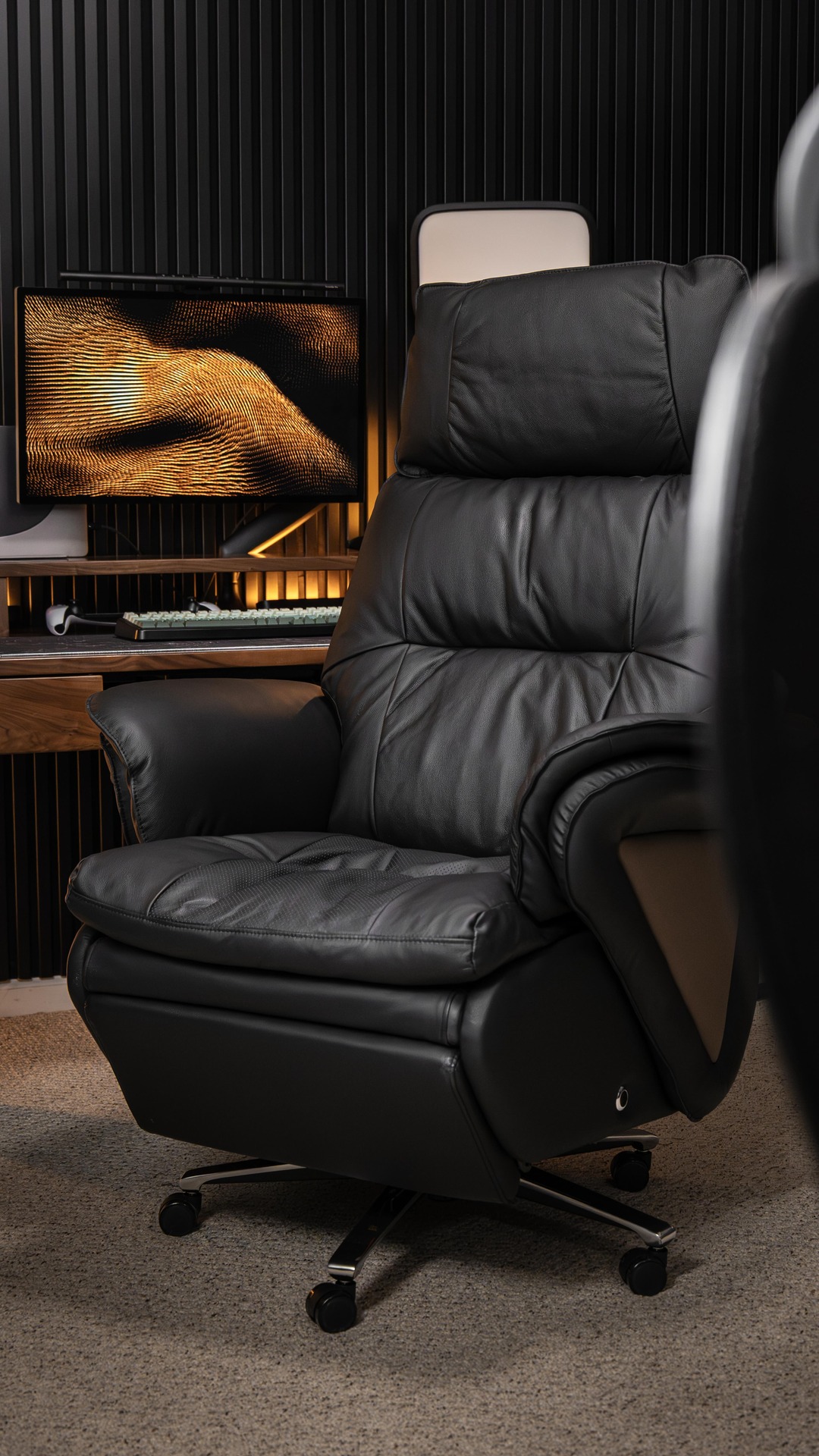 The @okup.furniture M78 might be the most well-rounded chair I’ve used for both work and play. Premium leather, smooth controls, and a feature set that actually makes long sessions easier.

A single control panel makes the magic happen. Double-press for full recline or leg rest, press and hold to fine-tune your position. Adjustable heated lumbar, active seat cooling, and a vibration back massage when you need to reset.

It even packs a built-in USB port for charging your devices, and the whole chair runs on a rechargeable battery so you’re not stuck with cables running across your setup.

Comfort that keeps up with whatever you’re doing, whether you need to lock-in or unwind.

Check out the link in my bio, and use code jon.lava for 15% off!

#okupfurniture #okupcomfort #okupm78