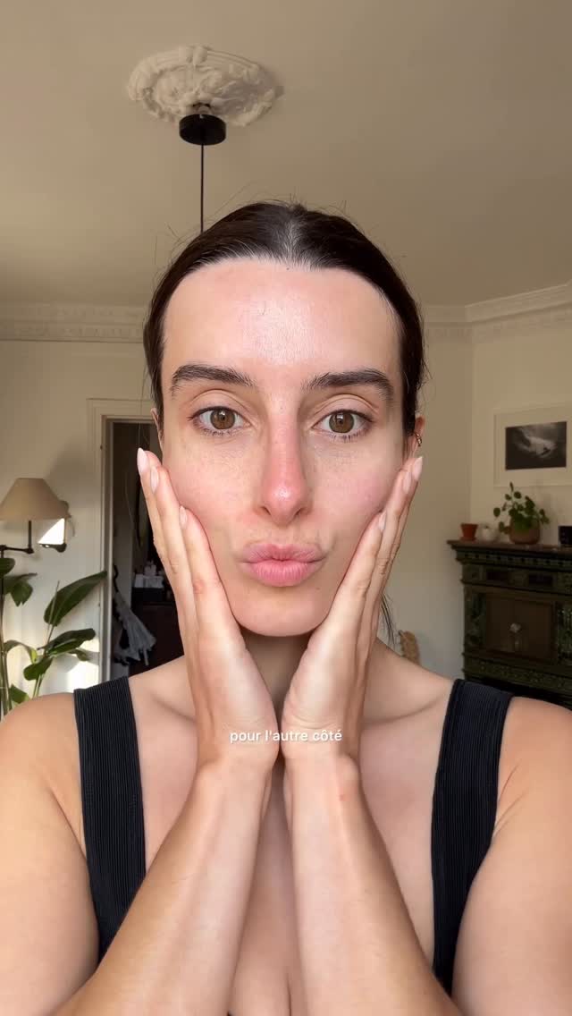 Le double nettoyage c’est vraiment la base d’une belle peau les filles. Les lingettes c’est plus possible 🫠
Tu peux tester le duo de chez @yepoda.fr j’en suis très contente depuis un bon moment maintenant, ça doit être mon 4eme pot the calm balm.