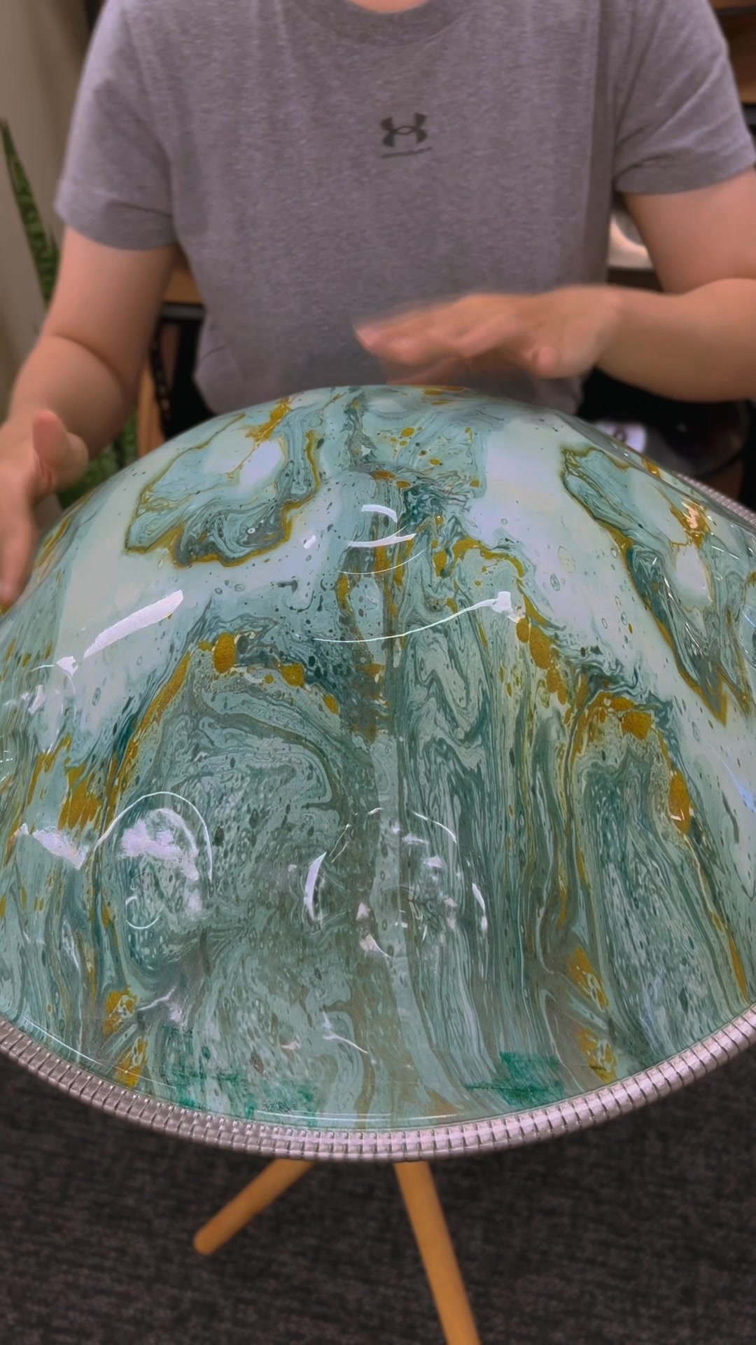 🌊This Handpan Feels Like a Dream You Can Touch✨
Introducing the Yula 10-Note D Aegean Handpan — a limited artist edition unlike anything we've ever stocked.

With marbled swirls of sea green, jade, and gold, each one is hand-painted, hand-tuned, and hand-crafted into a true work of art. Ethereal to look at. Even more magical to play.

🔹 Tuned to D Aegean (432 Hz) — fluid, emotional, and full of character. This scale sings like waves, perfect for improvisation, meditation, or pure creative escape.

🔸 Premium ember steel
🔸 Unique artisan finish
🔸 Comes with a HCT free hard case and 1-year warranty

This one-of-a-kind piece is available now — and it won’t be here long. 🔗https://littlekalimbashop.com.au/products/yula-handpan-10-note-d-aegean-ocean-432hz-55cm

#YulaHandpan #HandpanAustralia #432Hz #SoundHealing #MusicalArt #LimitedEdition #melodicforest #musictherapy #meditation #unique #handpan #relaxing