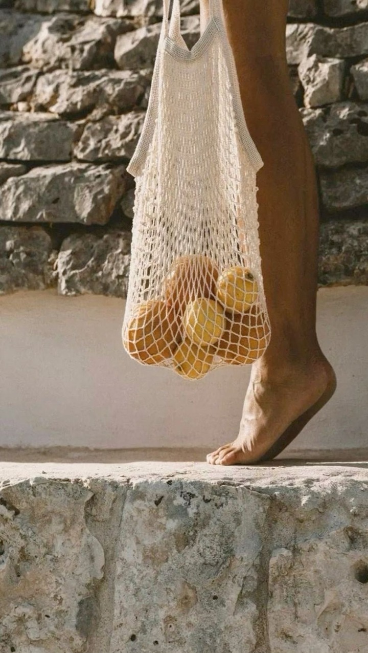 Did you know that there’s 2 kinds of sweat we produce?!? Well now you know 🙃

Link in bio to learn more about our patented non-toxic Probiotic Underarm Toner💦