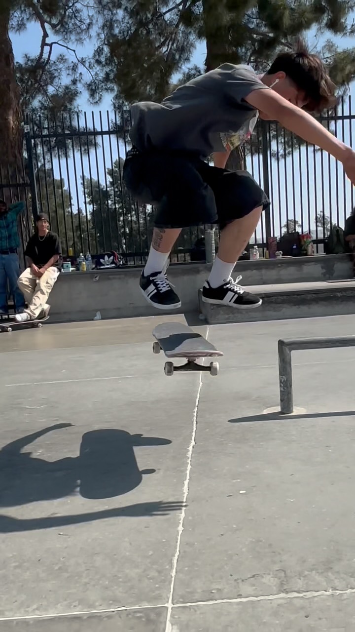 In n out #skater #skateboarding #skateboard #skate #skatepark #skatelife #skateanddestroy #skateordie #skateeverydamnday #viralreels