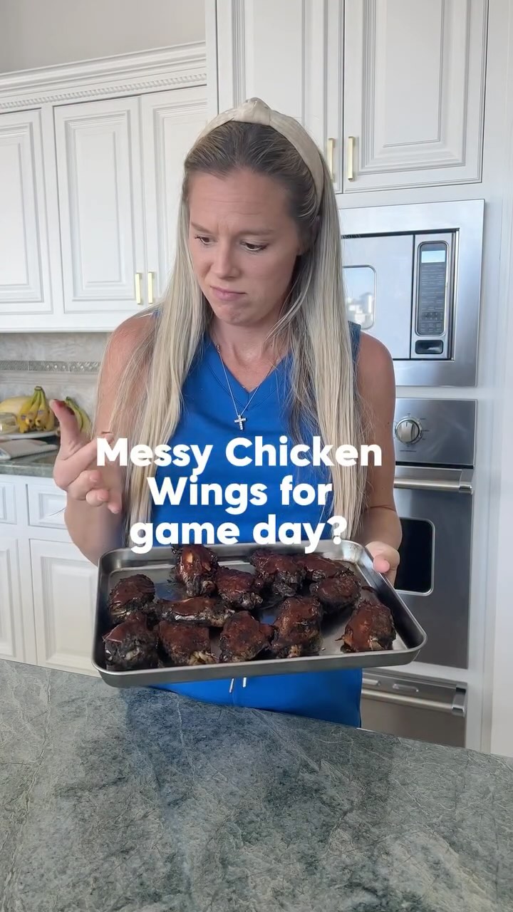 Game day snacks don’t have to = messy greasy wings. This year we’re Chomping. What’s your favorite @chomps flavor? And what would you put on your snack board?
#gameday #kidssnacks #chompspartner