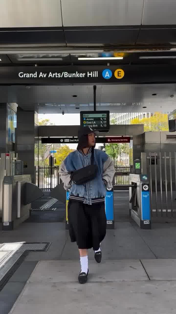 @itsvaybeeh is cool like that 😎 see how she styles her Sodo Sling ✨