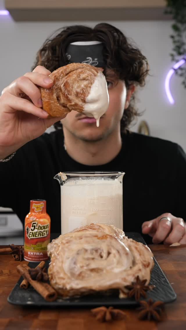 Pumpkin Spice Cinnamon Rolls w/ @5hourenergy as the secret ingredient to bring sweet cozy notes of pumpkin spice as well as an energizing kick to the fall season! #HolidayFlavorHustle #5hourambassador #pumpkinspice #cinnamonrolls