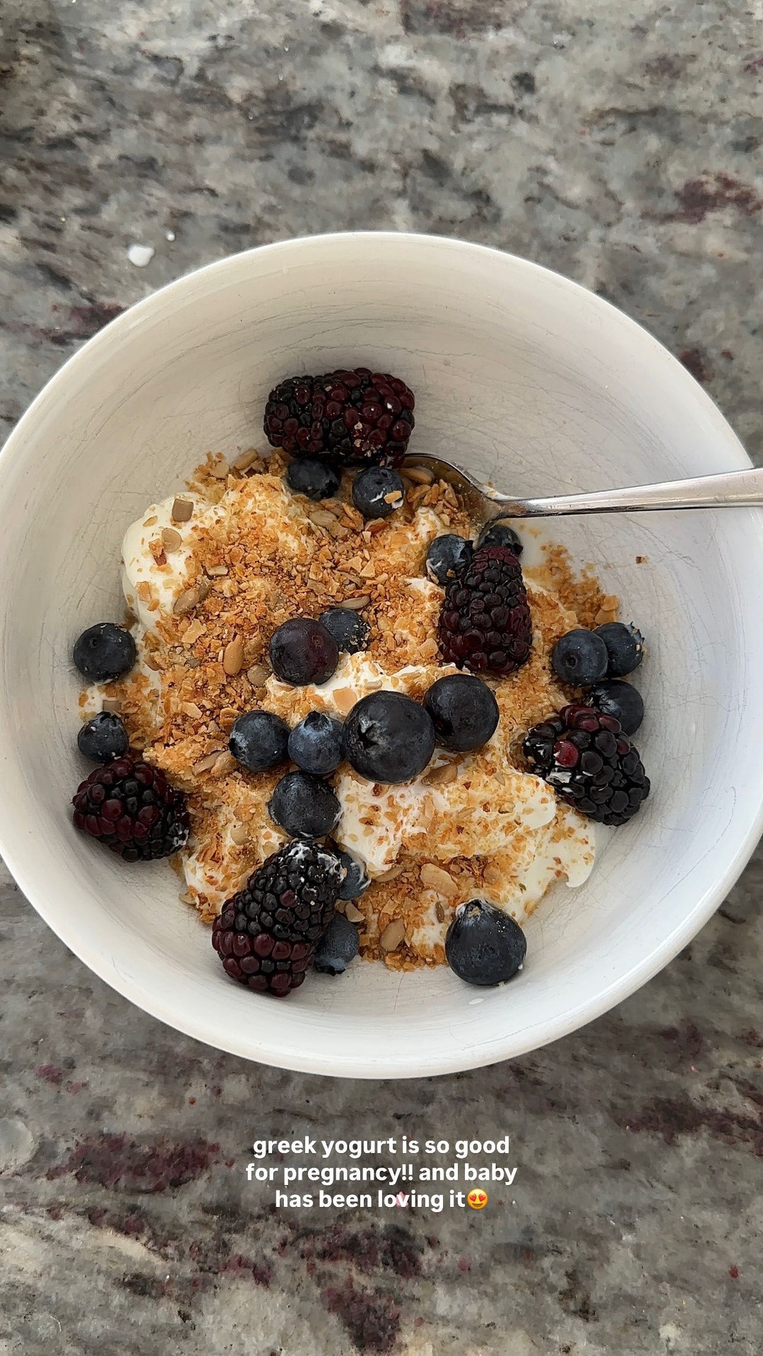 can’t believe we’re already in the 3rd trimester!!🙈 this has been one of my go-to recipes throughout my whole pregnancy👇

comment “YUM” for a chance to win a FREE 2lb tub of clean protein powder😍

protein mousse
🤍 1 cup of fage Greek yogurt
🤍 1 scoop of @sproutliving simply vanilla protein (code “ellendeckerr20”)
🤍 toppings of choice (blueberries and granola)

protein packed, QUICK, great form of calcium, low cal, and delish!🤪

can’t emphasize enough how important it is to have a CLEAN protein powder especially if you’re using it everyday👏

I recommend all my clients @sproutliving !!🫶
.
.
.
#proteinmousse #proteinsnack #highproteinrecipes #highprotein #highproteinsnacks #healthandfitnesscoach #pregnancy #sproutliving #cleanproteinpowder