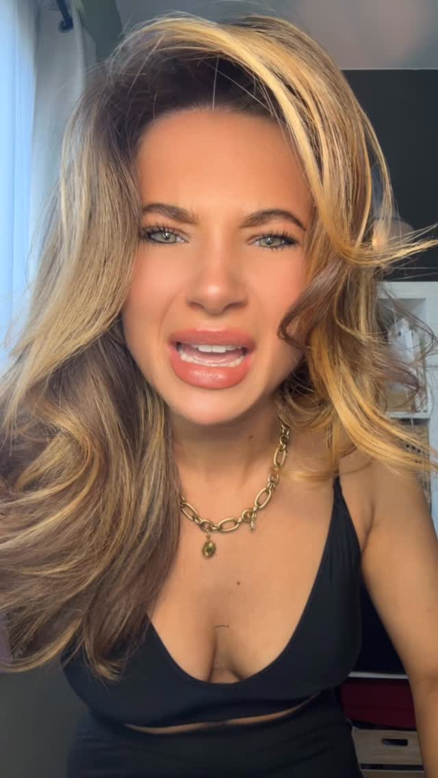 Ma puce en sucre, je t’annonce que grâce à @yepoda.fr tu ne te tromperas plus jamais dans les étapes de ta skincare !!
Je suis complètement accro à la skincare maintenant 🧖‍♀️ j’ai mis trop longtemps à m’y mettre, mais depuis que j’ai une vraie routine, ma peau me dit merci tous les jours 💕

Produits utilisés :
✨ The Calm Balm
✨ The Bubble Double
✨ The Mist Have
✨ The Repair Hero
✨ The Midnight Magic
✨ The Glow Hero QUI EST VRAIMENT DINGUE 🤍

#yepoda #kbeauty #skincarelover #skincareroutine #selfcare #beaute