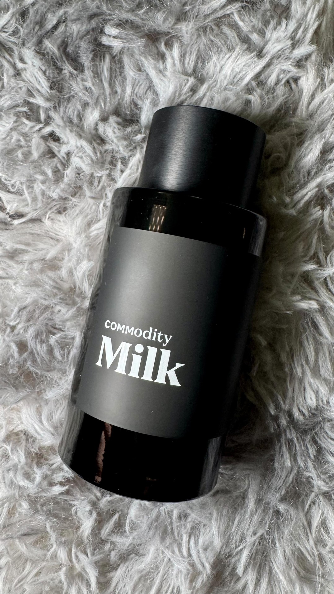 𝚃𝚒𝚜 𝚝𝚑𝚎 𝚜𝚎𝚊𝚜𝚘𝚗 𝚝𝚘 𝚜𝚖𝚎𝚕𝚕 𝚕𝚒𝚔𝚎 𝚊 𝚠𝚊𝚛𝚖, 𝚏𝚕𝚞𝚏𝚏𝚢, 𝚜𝚠𝚎𝚎𝚝 𝚖𝚊𝚛𝚜𝚑𝚖𝚊𝚕𝚕𝚘𝚠 𝚜𝚗𝚊𝚌𝚔! 

𝙼𝚒𝚕𝚔 𝙴𝚡𝚙𝚛𝚎𝚜𝚜𝚒𝚟𝚎 🥛

@commodity 

🫧🌱🐇

#perfume #fragrance #perfumereview #perfumecollection #signaturescent #fallfragrance #commodity #cleanbeauty #explorepage✨