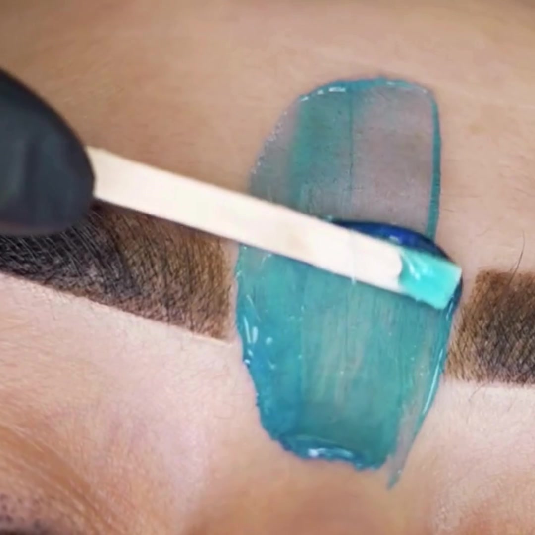 This wax glides on so smooth—perfect for precision work 👇💙