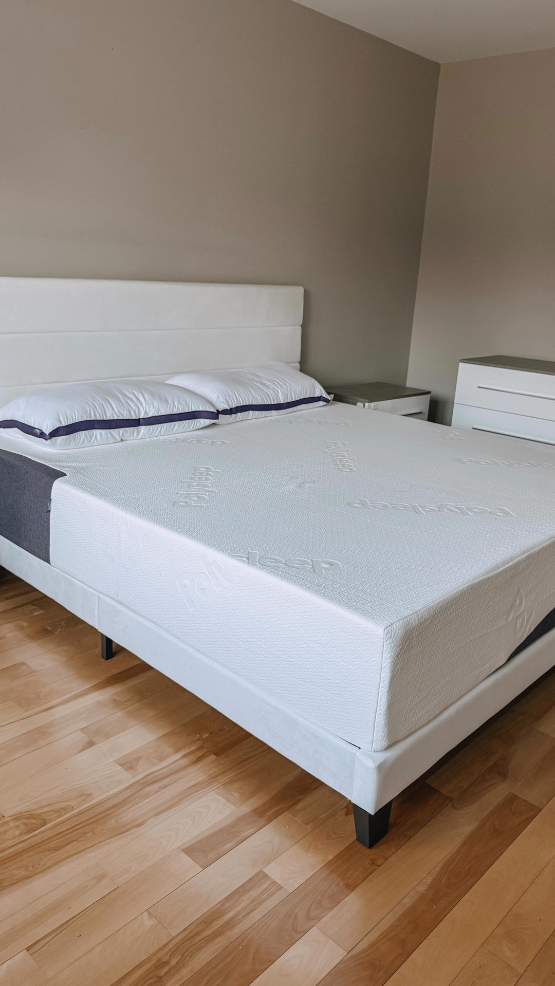 On dort tellement mieux avec notre nouvel ensemble de matelas et oreillers @poly_sleep ☁️💤

Nous avons choisi le matelas Luna (grandeur King) et les oreillers en mousse personnalisables Polysleep 💜

Le code promo CATHGR vous donne 25% de rabais sur tout le site (à l’exception de Le Sommier) 🛌

#Pub #polysleep #polysleeppartner