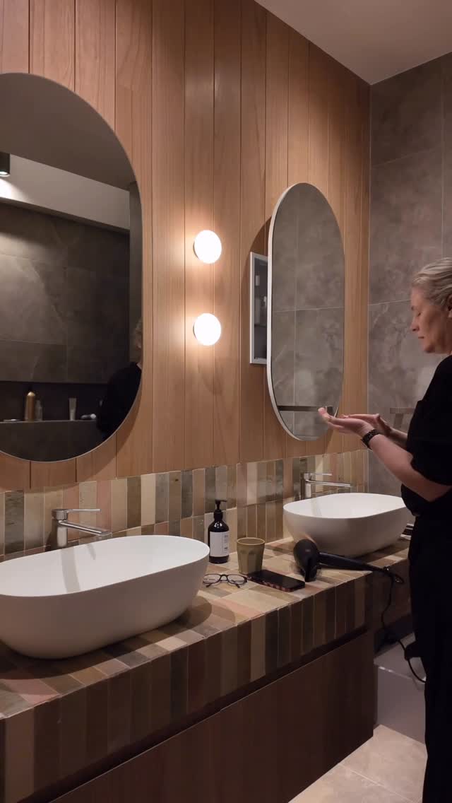 The mirror was honestly the hardest thing to pick. I didn’t want to overdo it with everything else already happening in here. Ended up going with these recessed pill mirrors and they’re perfect. Simple, neat, and hide all the clutter. WIN WIN! 

They are from @futureglass.au