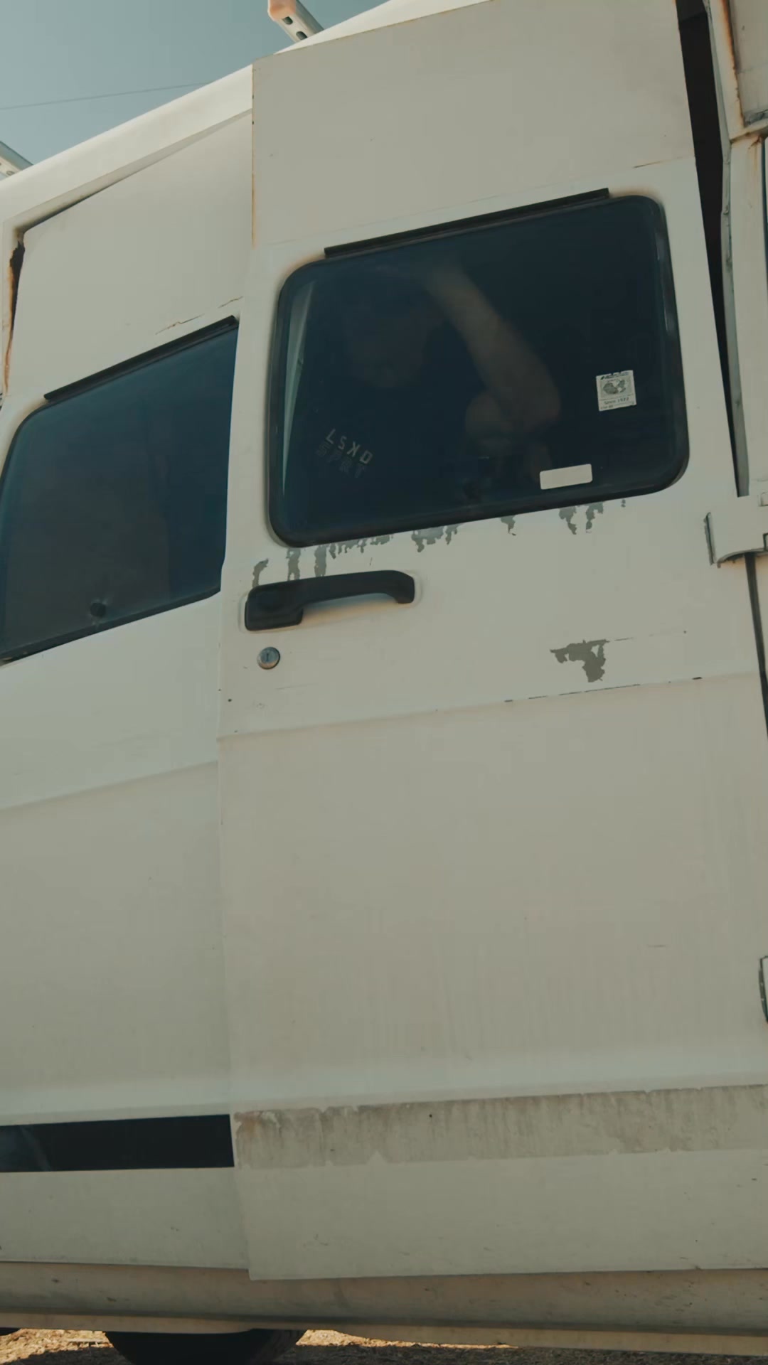 🌿BLUETTI Apex 300 — Power Without the Noise
Tired of noisy, fuel-burning generators? The Apex 300 delivers powerful, clean, and silent energy for your home or outdoor life.
⚡3.840W Output — Run heavy-duty appliances quietly and efficiently
☀️Solar-Ready Design — 2,4kW - 19,2kW solar input
🔋LiFePO₄ Battery — 17 years lifespan, zero emissions, zero maintenance
💚Enjoy quieter, more efficient, and eco-friendly backup power for greater comfort and peace of mind
👉Go silent, go green — with BLUETTI Apex 300.