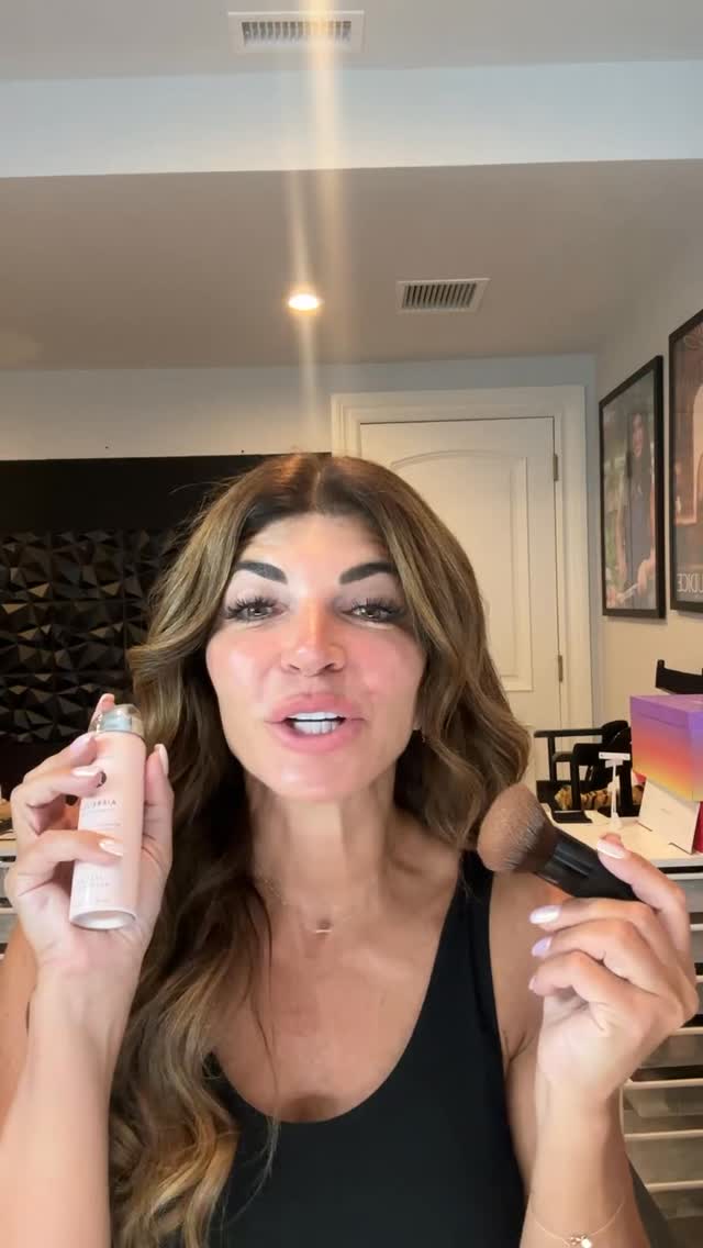 Just tried the Jerome Alexander Airbrush Foundation and I am obsessed 😍 @jeromealexandercosmetics 

#JeromeAlexander #JeromeAlexanderAirbrushFoundation #JeromeAlexanderPartner