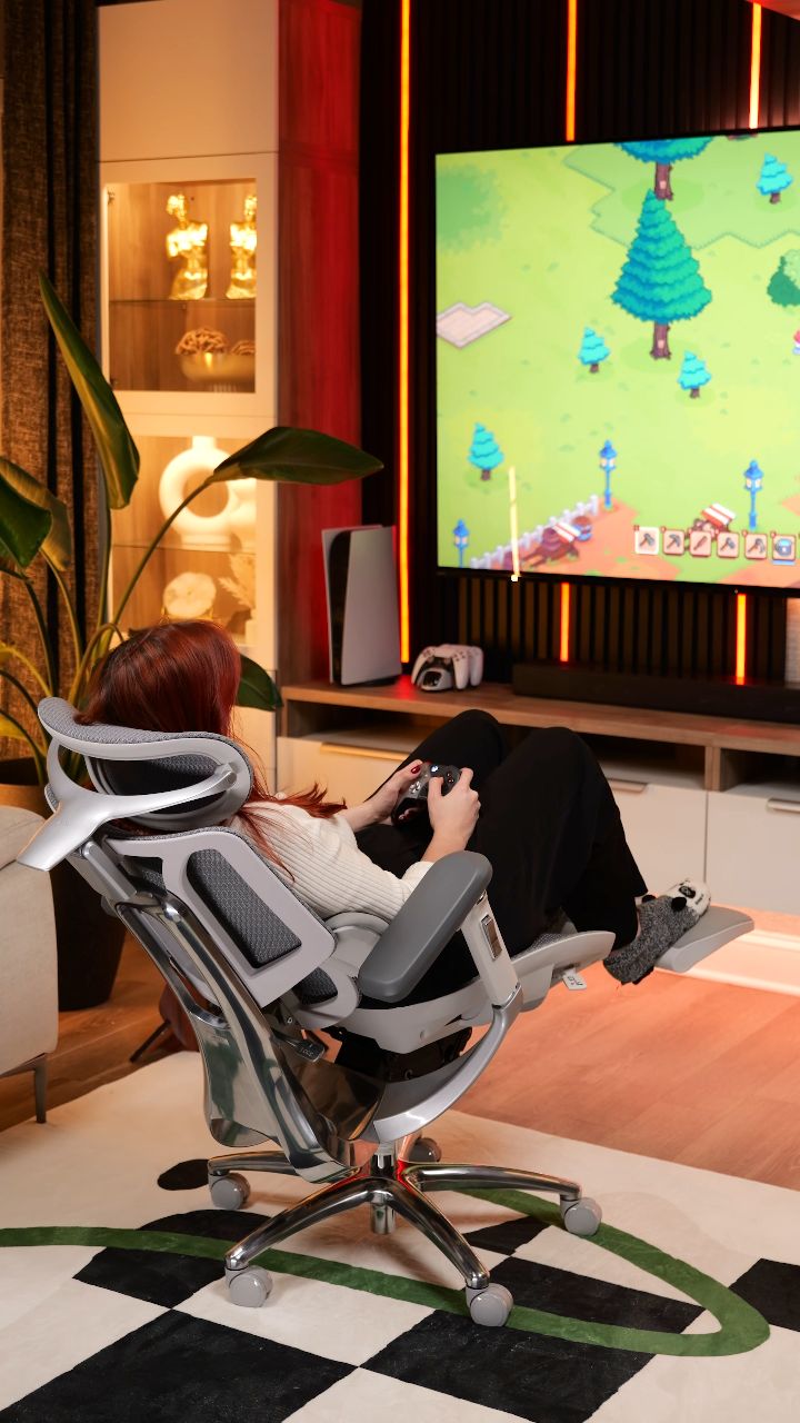 The perfect gaming chair just got BETTER! Meet the Hbada E3 Ultra, thicker cushioning, dynamic lumbar support with 8 adjustments, and 360° rotating armrests make it ideal for gaming, working, or relaxing. Plus, it still features that epic footrest we all love and now locks at any angle! This is still my go-to chair for gaming in the living room, that footrest really makes a difference. If you want to check it out, you can find the link in my bio!
#cozygamingsetup #gamingsetup #desksetup #pcsetup #setupinspiration #HbadaE3ErgonomicOfficeChair #OfficeChair #Hbada #ErgonomicChair