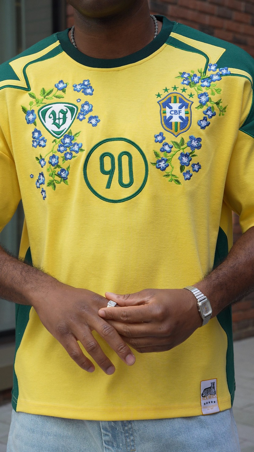 closer look at the brazil jersey! let us know what you think 🇧🇷

#streetwear #embroidery #fashion