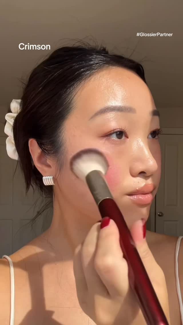 Glossier Holiday Collection is here! My favorite kits are coming to @glossier and @sephora on October 4th, and you can shop one day early through the Sephora app. 🎁 

• MINI CLOUD PAINT TRIO
• SUGAR+SPICE BALM DOTCOM DUO
• GLOSSIER YOU WARDROBE
• GLOSSIER YOU DUO
• GLOSSIER YOU FLEUR DUO

#GlossierPartner #holidaykits #holidaysets #holidaymakeup