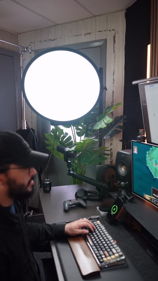 Two lights, one vibe.
The amaran Verge and Verge Max keep my setup balanced — soft light, silent cooling, and app control when I need it. Minimal desk space, maximum atmosphere.

[Desk setup, lighting, gaming]

#amaran #workspace #homeoffice #pcgamer #officeinspiration #studioscenes #battlestation #gaming #pcsetup #deskgoals #cozyathome #workspacegoals #pc #dreamsetup #pcgaming #cleansetup #desksetup #setupinspiration #setups #verge