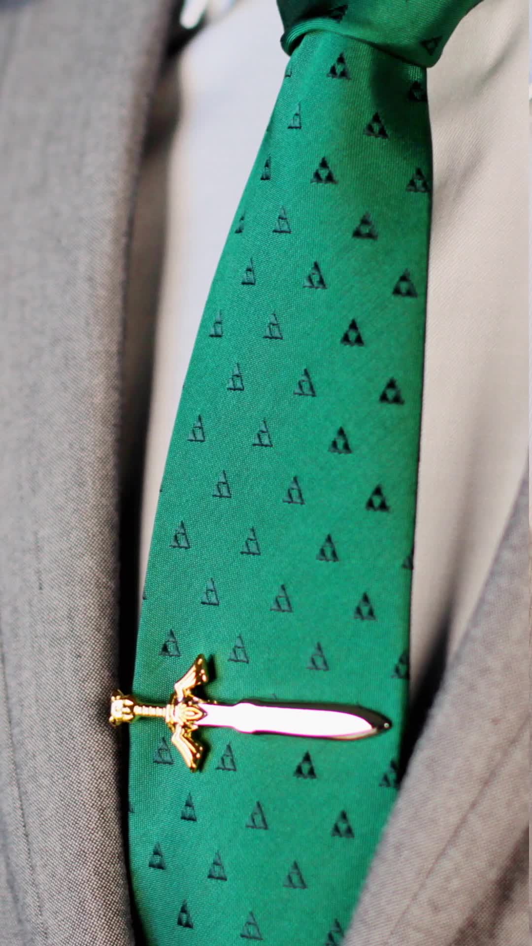 Ordinary Gifts vs. Fandom Gifts: The Choice is Yours! ⚔️👔