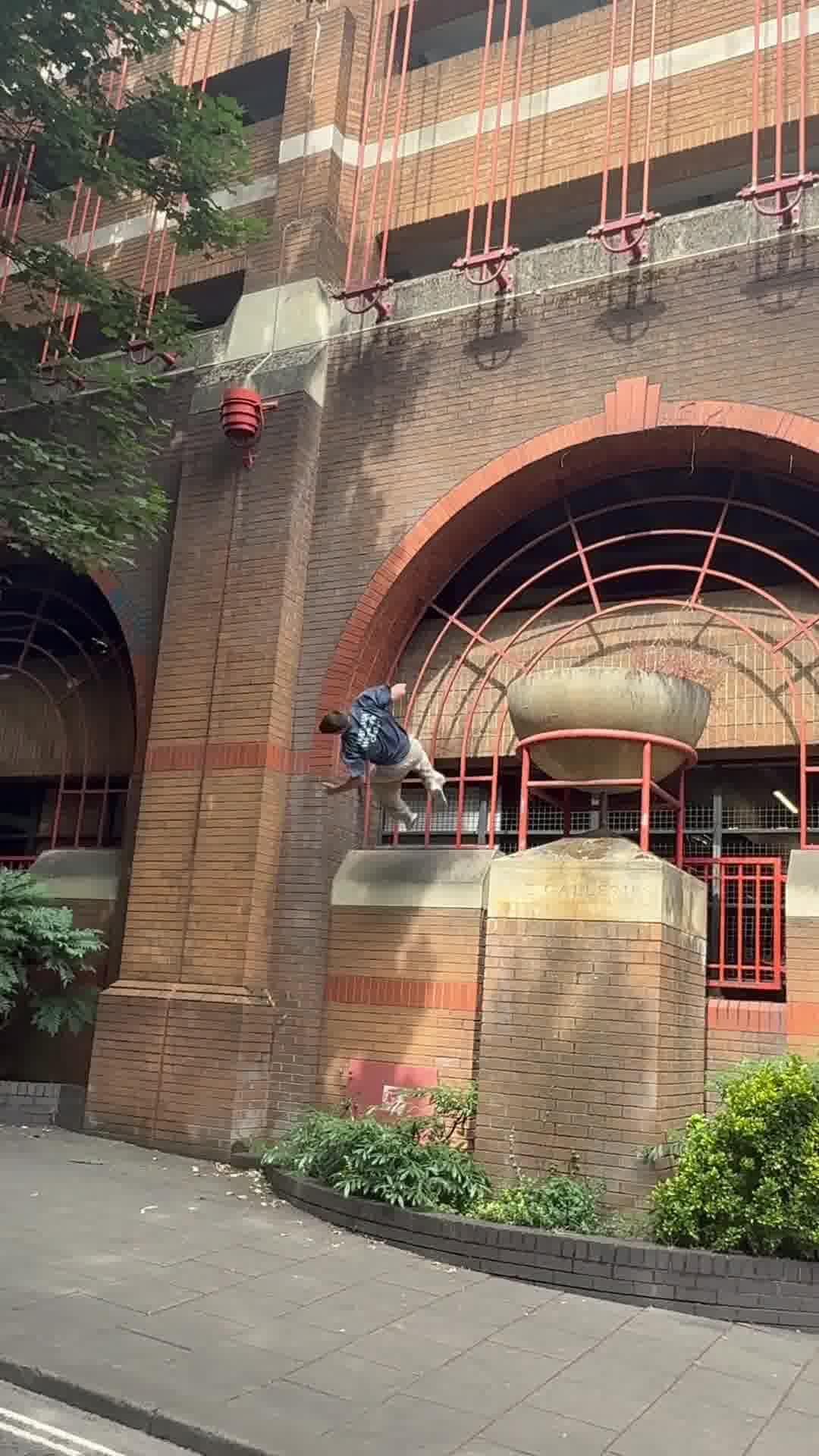 Pants designed to move with you—whether you're scaling walls or navigating city streets. The Zama delivers.