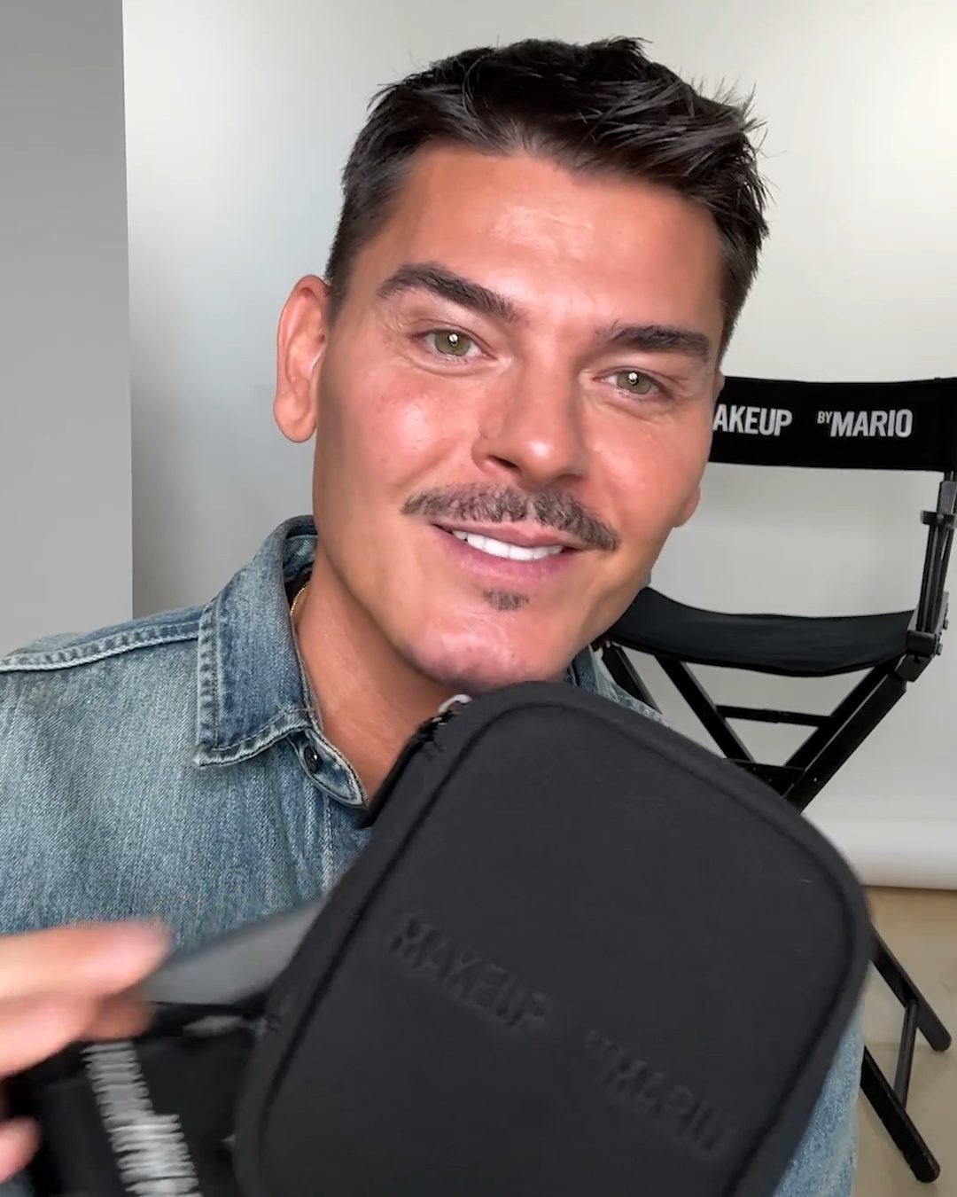 🚨 NOW LIVE: MARIO'S ESSENTIAL BRUSH KIT 🚨
It's the moment you've all been waiting for: Mario's favorite face brushes now come in minis in this limited-edition holiday kit.
Set includes:
✔️ F4 – S: Build foundation, concealer, blush & bronzer. 
✔️ F4 – L: Apply & blend foundation, bronzer & blush. 
✔️ F1 – L:  Smoothly apply cream & liquid all over or sculpt targeted areas. 
✔️ F3 – L:  Diffuse powder with precision in smaller areas. 
✔️ EF1 – L:  Diffuse cream, liquid & powder. 
✔️ Branded neoprene travel case.
Available now makeupbymario.com and sephora.com. Coming to a @sephora store near you on 10/30.
#MakeupByMario