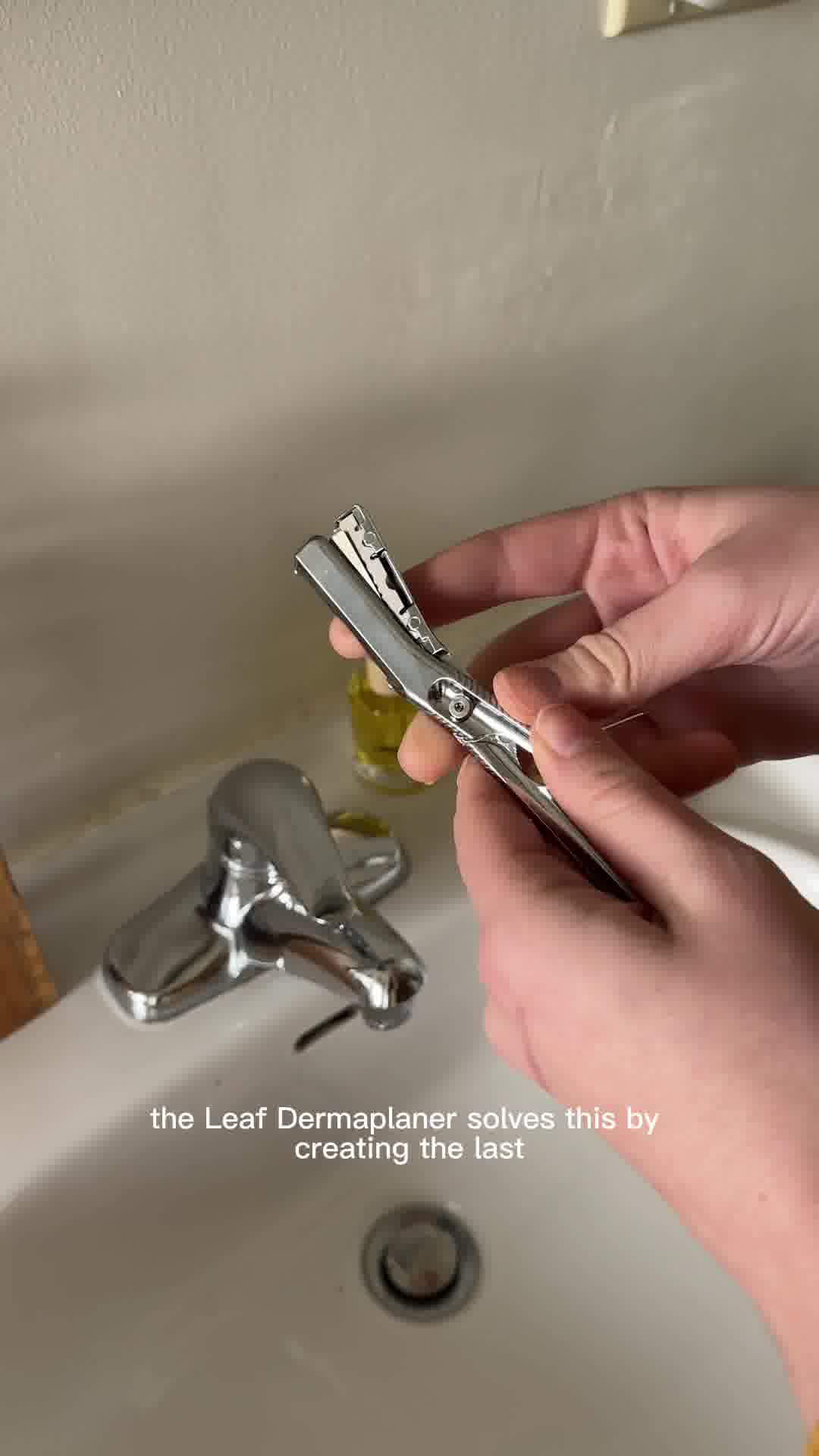 Compatible with standard safety blades