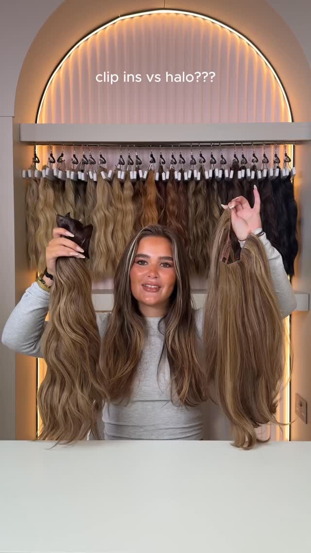 Hidden Halo vs 5 Piece✨💖

Hidden Halo: Perfect for thin-haired girlies who want natural thickness & length. 

5 Piece Full volume, full glam for when you want that “wow” factor.⚡️

Scarlett is wearing shade Rooted Mellow Brown in the Brushed out wave halo & Our Brushed out waves 5 piece clip ins 22”