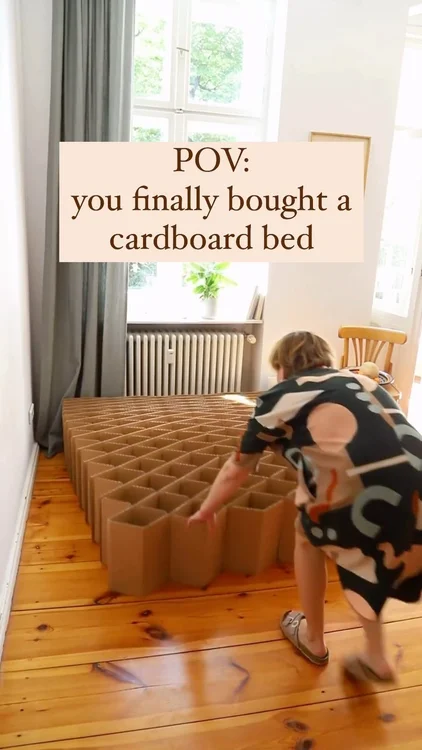 What are you waiting for? See for yourself how stable and practical cardboard furniture can be.
//
Worauf wartest du? Mach dir selbst ein Bild, wie stabil und praktisch Pappmöbel sein können.
//
Qu’est-ce que tu attends ? Fais-toi ta propre idée de la solidité et de la praticité d’un lit en carton.

#roominabox #cardboardbed #cardboard #cardboardart #schlafzimmer #bedroomideas #bedroomstyling #minimalistbedroom #guestroom #guestbedroom #gästezimmer #airbnb #ferienwohnung #ferienhaus #homestaging #bedbase #bedframe #familienbett #viralhacks #viralfurniture #lifehack #schönerwohnen