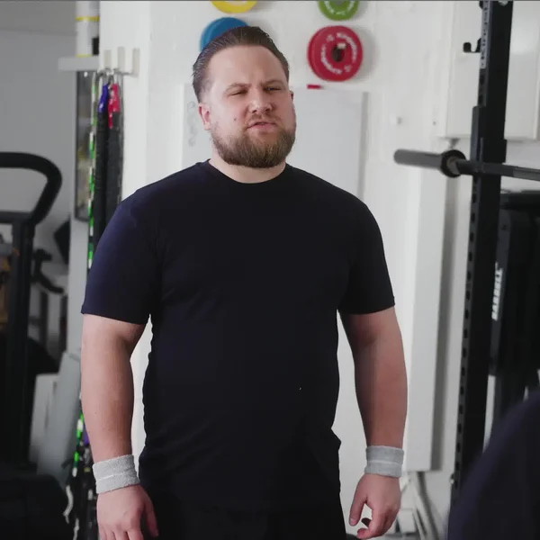 Dieses T-Shirt ist wie ein Push-Up-BH für Männer!