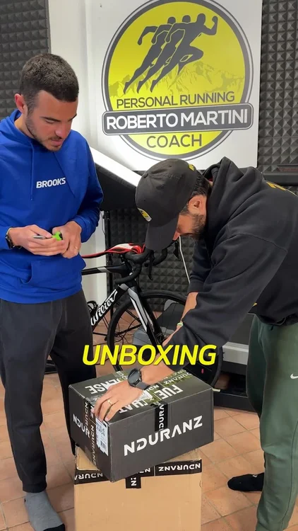 🚨 Unboxing selvaggio con sorprese energetiche! 🚨
Gel da 45g, barrette salate, carbo in polvere, HMB, nitrati… e molto altro direttamente da 4endurance!

Abbiamo provato tutto e finalmente possiamo dirlo: qualità alta ad un prezzo che non ha rivali. 💥
Ci siamo trovati talmente bene da voler collaborare davvero.
E la chicca? Gel che in offerta vengono a costare appena 1€ e che funzionano alla grande! 🏃‍♂️⛰️

👇 Scrivi nei commenti se hai già provato qualcosa di 4endurance e quale prodotto usi di più!

🎁 Usate il codice COACH10 sul sito di 4endurance per avere uno sconto del 10% sul vostro prossimo ordine!

#personalrunningcoach #nolimits #trailrunningitalia #alimentazionesportiva #runninggear #endurancenutrition
