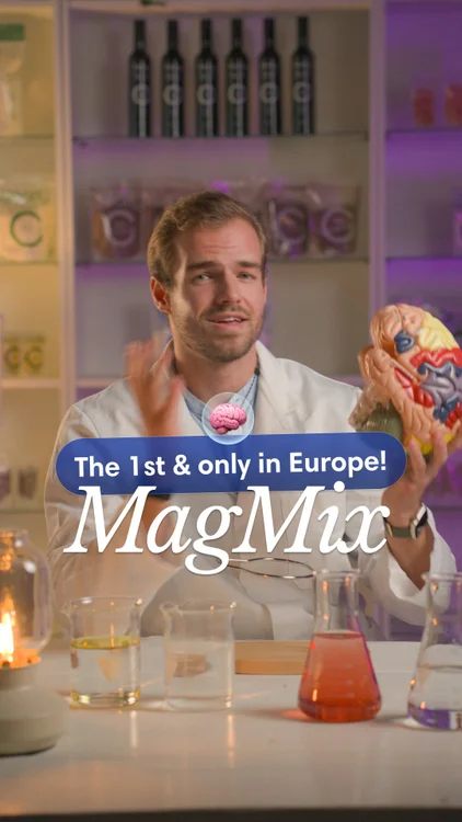 🥇 Clearly is the 1st, and only one, allowed to sell this Magnesium Mix in all of Europe! 🇪🇺 Our journey began with many questions... ❓ Because if magnesium is so important for your health...

• 🫨 Why is there so much unclear?
• ✅ Which form really works?
• ✨ And what defines quality?

Look, there are many forms, each with a different effect. The most important factor? How well your body absorbs it. But what makes the difference? 🤔

Well, magnesium is never just magnesium. Each form is bound to another compound, and that determines the absorption, effect, and where it goes in your body.

❌ The least effective?
• Oxide – often found in cheap supplements
• Chloride, hydroxide, sulfate – mainly in laxatives or bath salts

Not great, a waste of both your money and health.

⚠️ Citrate? Slightly better, but primarily active in the intestines.

✅ The best?
• 💤 Bisglycinate
• 🔋 Malate
• ❤️ Taurate

And then there’s that special one: 🧠 L-Threonate. It reaches your brain. Seriously, the other forms don’t do this nearly as well.

Your brain has a kind of gatekeeper: the blood-brain barrier. A filter that protects your brain from harmful substances, but sometimes also from beneficial ones, like magnesium.

L-Threonate is specially developed to cross that barrier. This way, it can increase magnesium levels in your brain – for example in the hippocampus and prefrontal cortex, important areas for memory and focus. 👁️

But... there was a problem:

In Europe, L-Threonate wasn’t allowed yet. It needed approval first. 📄 Such a process takes years, but we stayed on top of it.

Together with the exclusive supplier Threotech, we established an official partnership. 🤝🏼

And now Clearly is the first and only one in Europe allowed to combine L-Threonate in a unique mix!

That’s how Clearly Magnesium Mix was created:

🧠 L-Threonate
💤 Bisglycinate
❤️ Taurate

The 3 most absorbable forms in one capsule - Check it out at 👉🏼 Clearly.eu/Magnesium

☝🏼 This is the #1 Magnesium. 🩵🥇