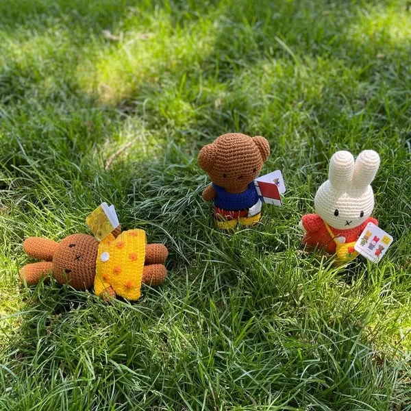 It’s #picnic season!!! 

#babygift #handmade
#boristhebear #ミッフィー #handmadetoys #미피 #miffykeychains #oneofakind #miffystyle #ootd #summer #art #museumshops #moma #vangogh #teddybear #mondrian #crochetlover #米菲兔 #米菲 #米菲美國 #gift #toys #miffycollection #kawaii