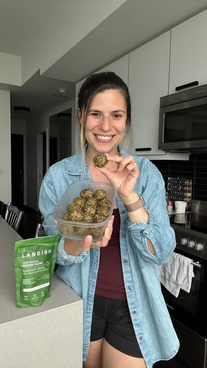 @landishfoods are a wellness win in one scoop! I honestly love how versatile they are: I can put them in my energy bites, yogurt bowls, overnight oats, smoothies and more! 

They are the perfect way to get in your daily greens while supporting energy, immunity and digestion. In addition, they consist of simple and clean ingredients and are proudly Canadian 🇨🇦

#sponsored #landishgreens #DailyGlow #landish #healthyrecipes #healthyeating