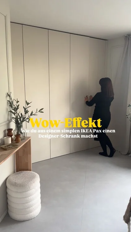 | Anzeige | Wie du aus einem simplen IKEA Pax einen Designer-Schrank machst – dank Select living Türen! ✨

Ich wollte schon immer diesen cleanen Einbauschrank-Look, der aussieht, als käme er direkt vom Schreiner – nur eben ohne den Schreinerpreis. 😅
Das Grundelement ist ein ganz normaler Pax von IKEA, aber die Türen von Select living machen daraus ein echtes Designerstück:

✅ hochwertige Optik wie Maßanfertigung
✅ perfekte Passform – kein Zuschneiden oder Bohren nötig
✅ hochwertige Materialien & edle Farben
✅ super einfach zu montieren (auch ohne Profi-Werkzeug!)

Was ich besonders liebe: Der Raum wirkt sofort ruhiger, harmonischer und deutlich hochwertiger. Genau das Upgrade, das man nicht sofort erkennt – aber fühlt, wenn man den Raum betritt. 🖤

Mit dem Code „carmen“ spart ihr 5% - Link findet ihr in meiner Bio! 

Perfekt, wenn du deinen Pax aufwerten oder einen echten Schreiner-Look schaffen willst – ganz ohne Maßanfertigungspreis!

ikeahack
selectliving
paxschrank
interiorinspo
einrichtungsideen
schreinerlook
diyinterior
homeinspo
interiorhacks
wohnideen
ikeapax
designschrank
blackmonthdeal
Diy
Hack