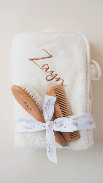 Welcome baby in style 👶🏼

.
.
.
#justborn #newborngift #babygift #babygiftbox #cadeaunaissance #cadeaupersonnalisé #cadeaubébé #babygeschenk #regalopersonalizzato #personalisiertegeschenke