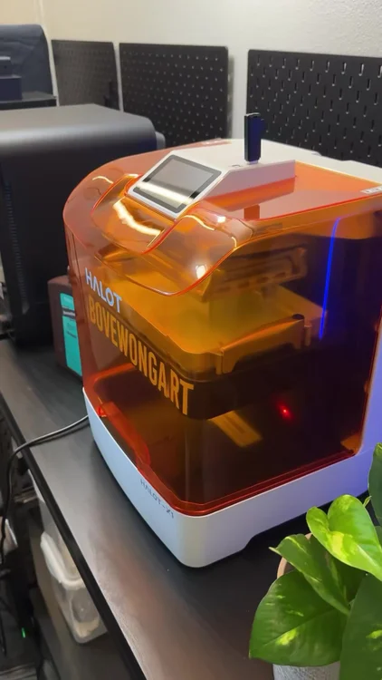 Totes Delfin-Spielzeug, modelliert mit Nomad auf dem iPad. 3D-gedruckt mit @SUNLU 3D-Harz.
Drucker: Halot x-1 von @piocreat3d und @creality3dofficial. Ausgehärtet mit UW-03 Wash and Cure von Creality und der Wash and Cure Station von Sunlu.