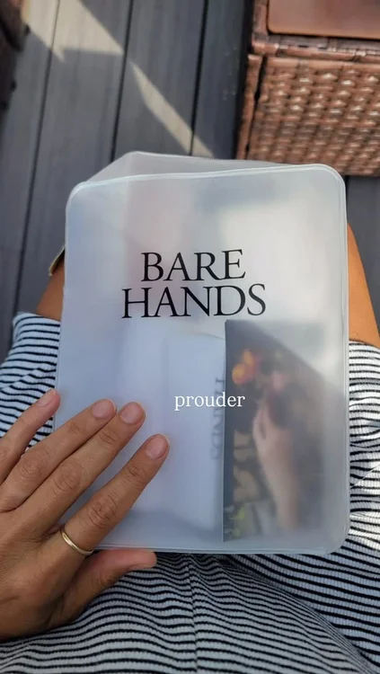 When you pause to learn and care for yourself intentionally, amazing things can happen. Some are instant (like with the shine) Others take time. If you’ve been on this path with us… and it’s taking longer than you wish, just know that when the day comes, you’ll feel that much prouder and more confident 🙏🏼

#barenails #barenailchallenge